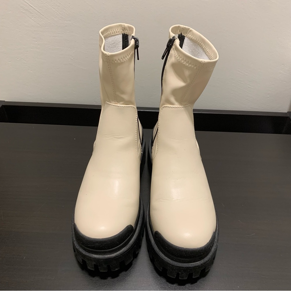 FOREVER 21 NWOT Faux Leather Lug Boots - Picture 4 of 10